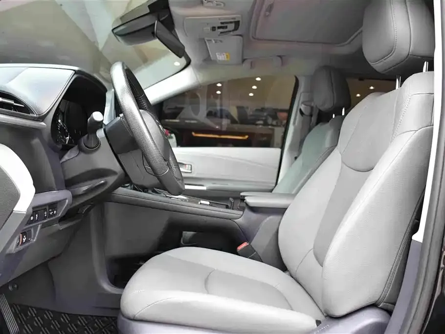 Toyota Granvia — фото 5