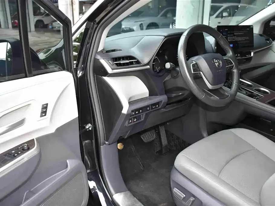 Toyota Granvia — фото 9