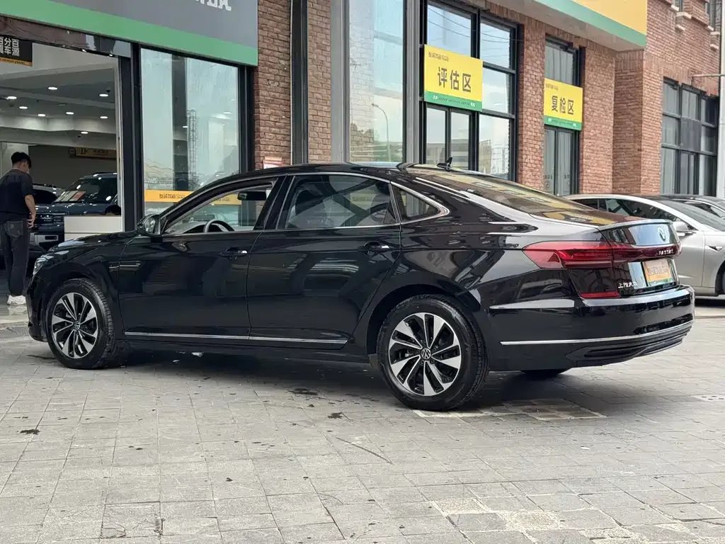 Volkswagen Passat — фото 9