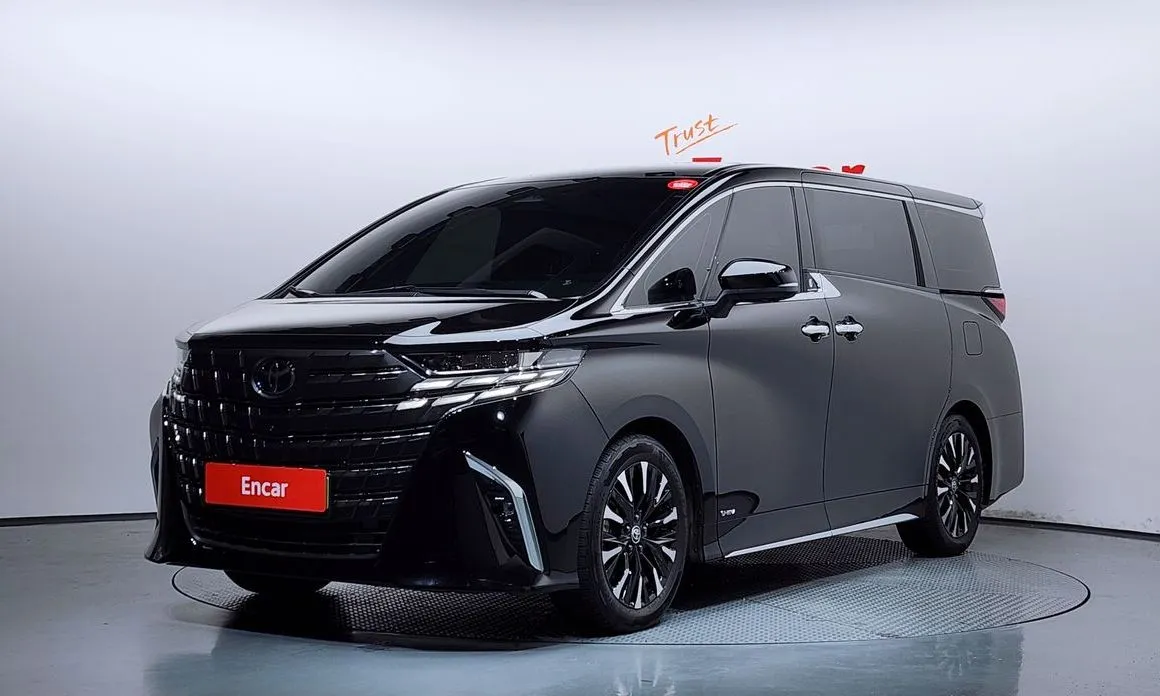 Toyota Alphard — фото 1