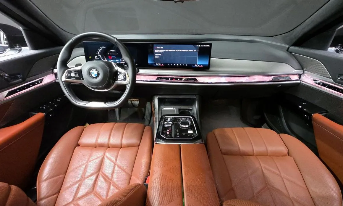 BMW 7-Series — фото 10