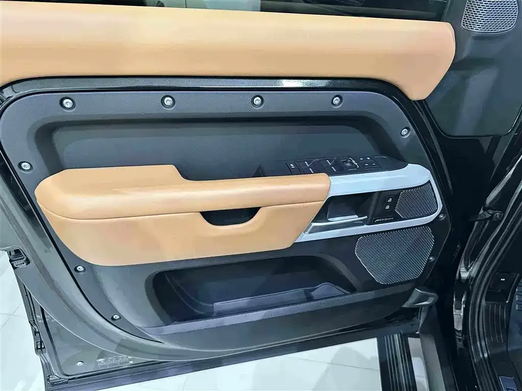 Land Rover Defender — фото 10