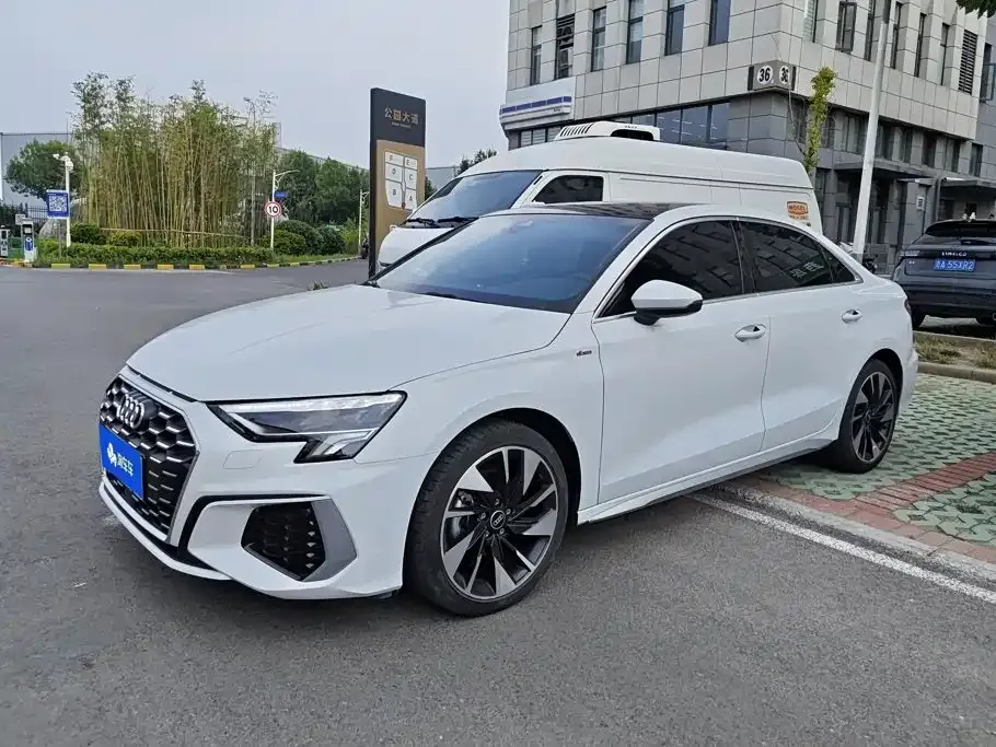 Audi A3 — фото 1