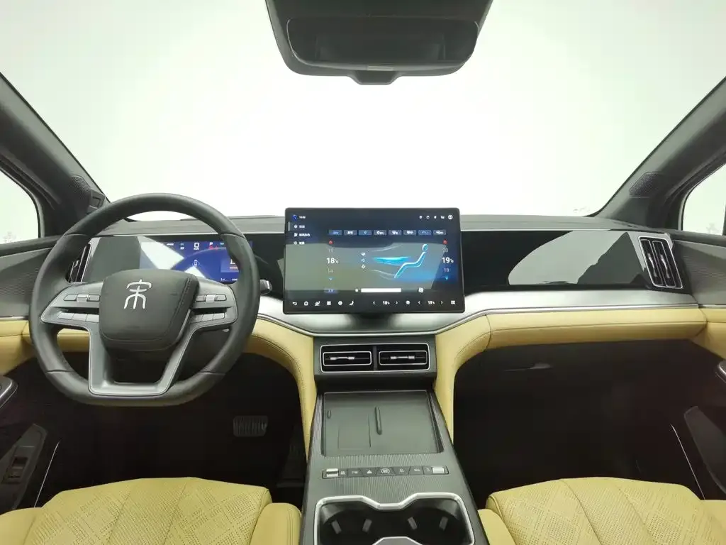 BYD L DM-i — фото 8