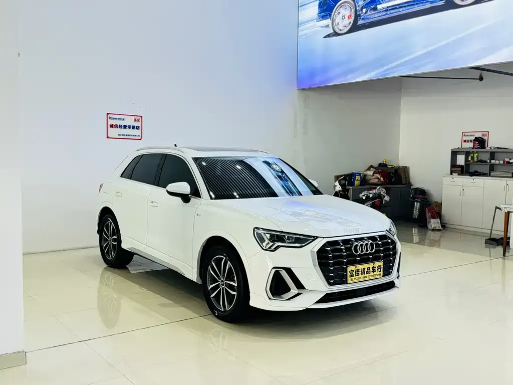 Audi Q3 — фото 1