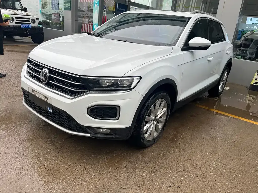 Volkswagen T-Roc — фото 1