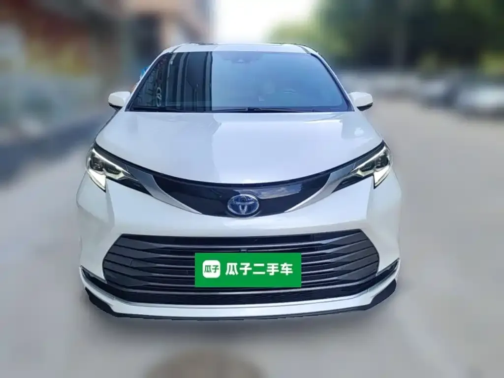 Toyota Sienna — фото 4