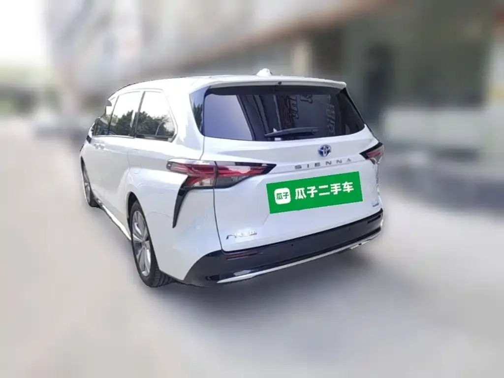 Toyota Sienna — фото 8