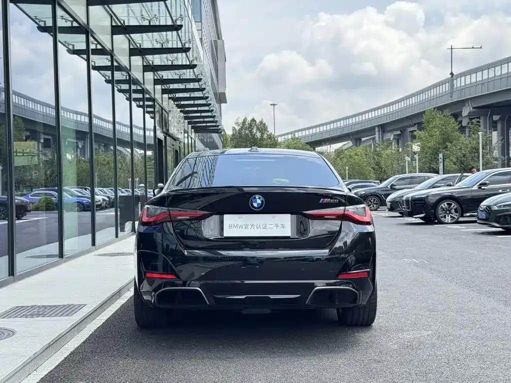 BMW i4 — фото 9