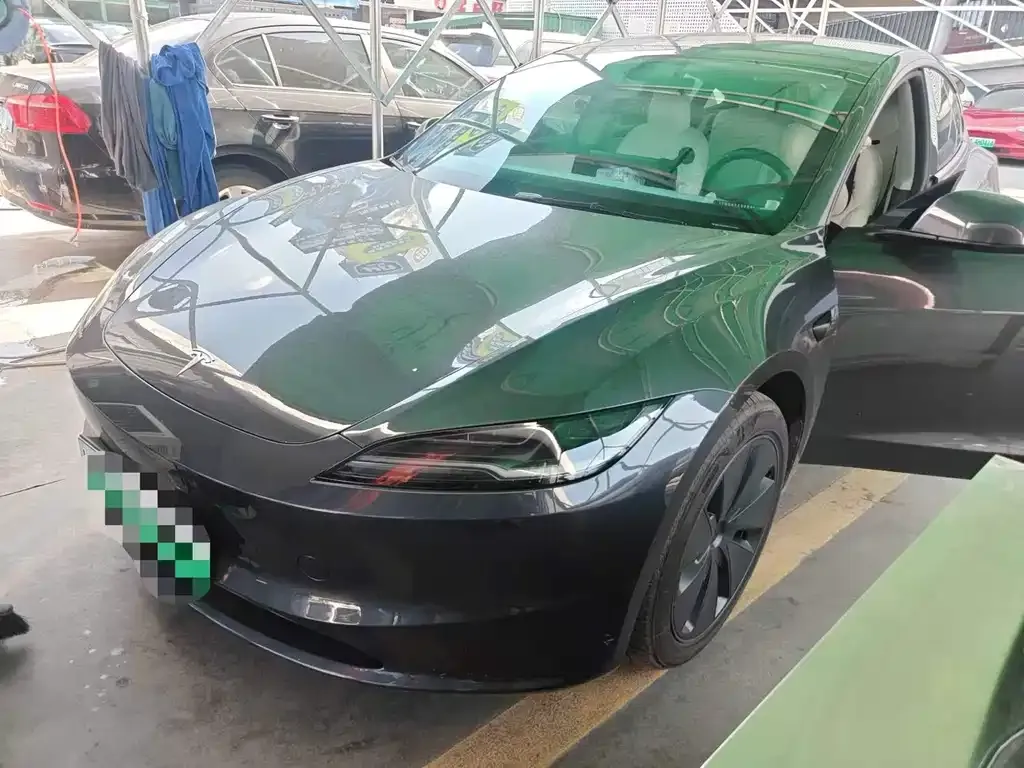 Tesla Model 3 — фото 1
