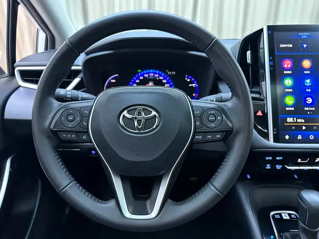 Toyota Corolla — фото 8
