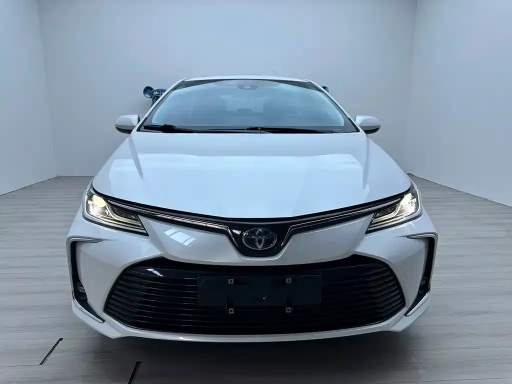 Toyota Corolla — фото 5