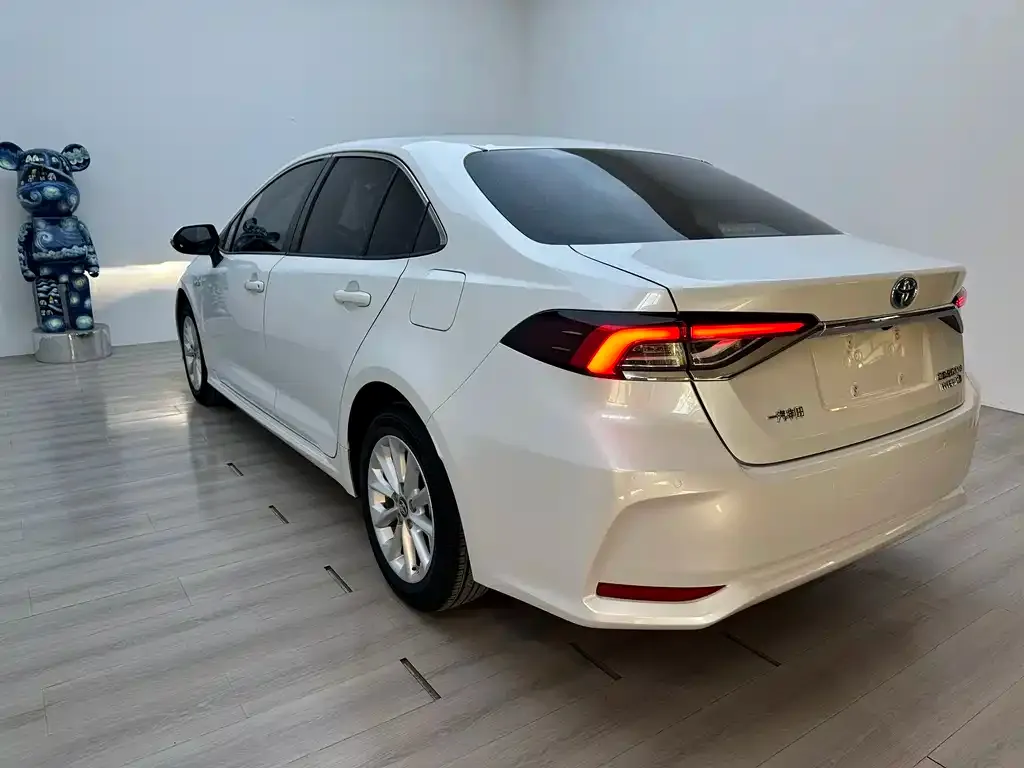 Toyota Corolla — фото 2