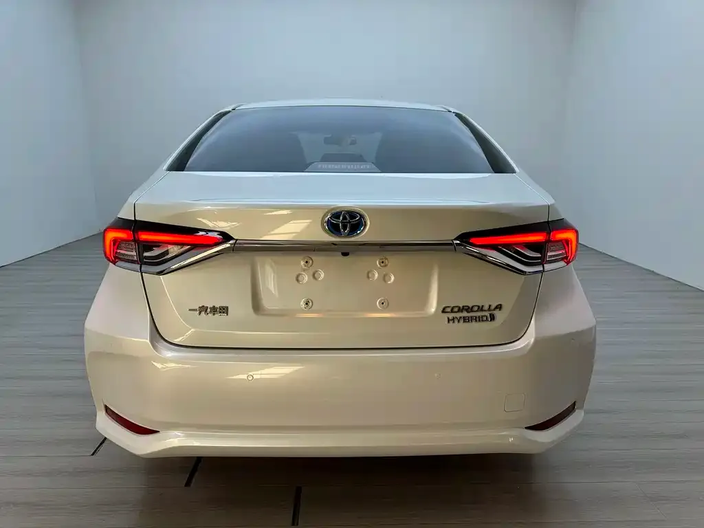 Toyota Corolla — фото 9