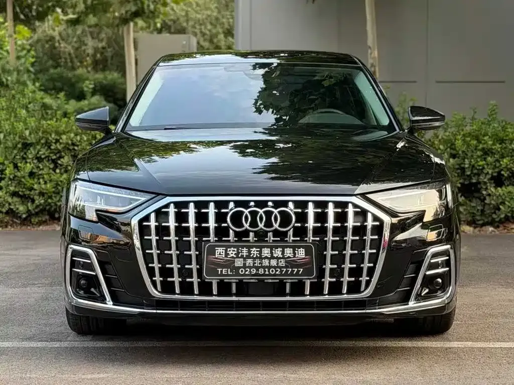 Audi A8 — фото 1
