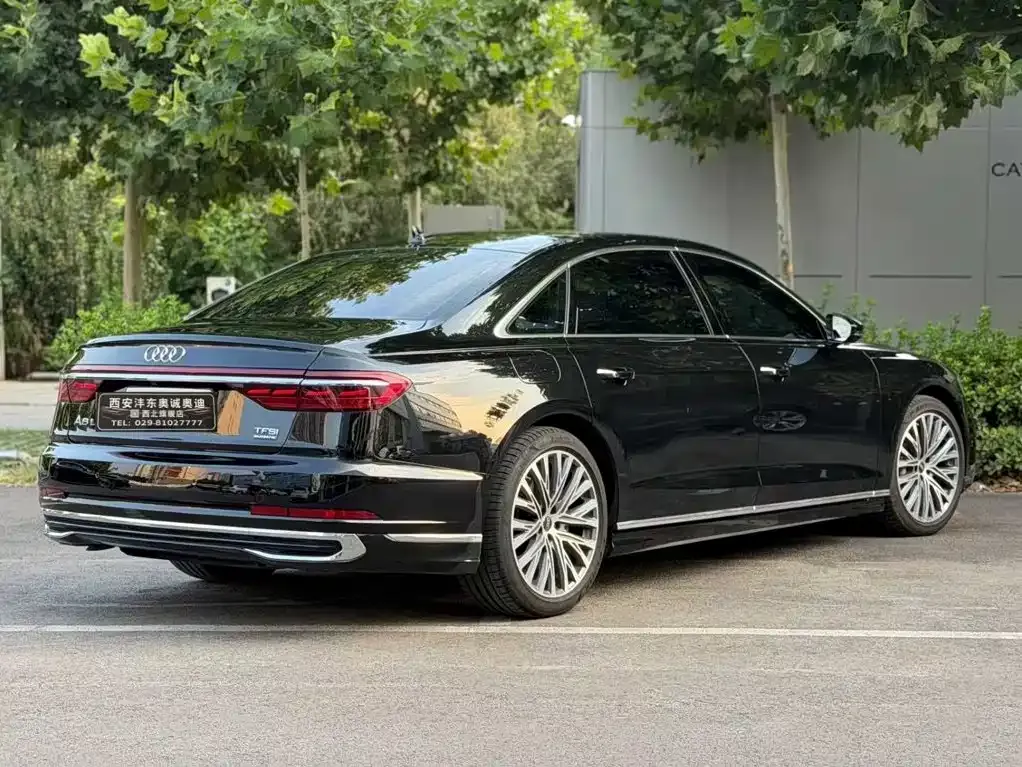 Audi A8 — фото 7