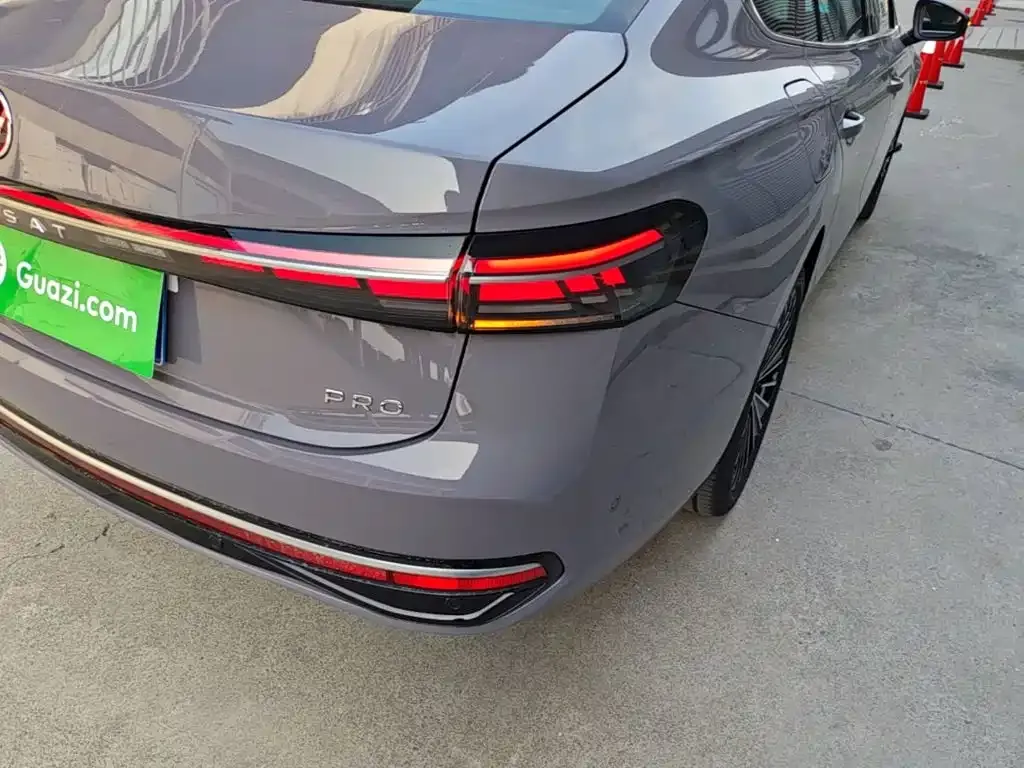 Volkswagen Passat — фото 7