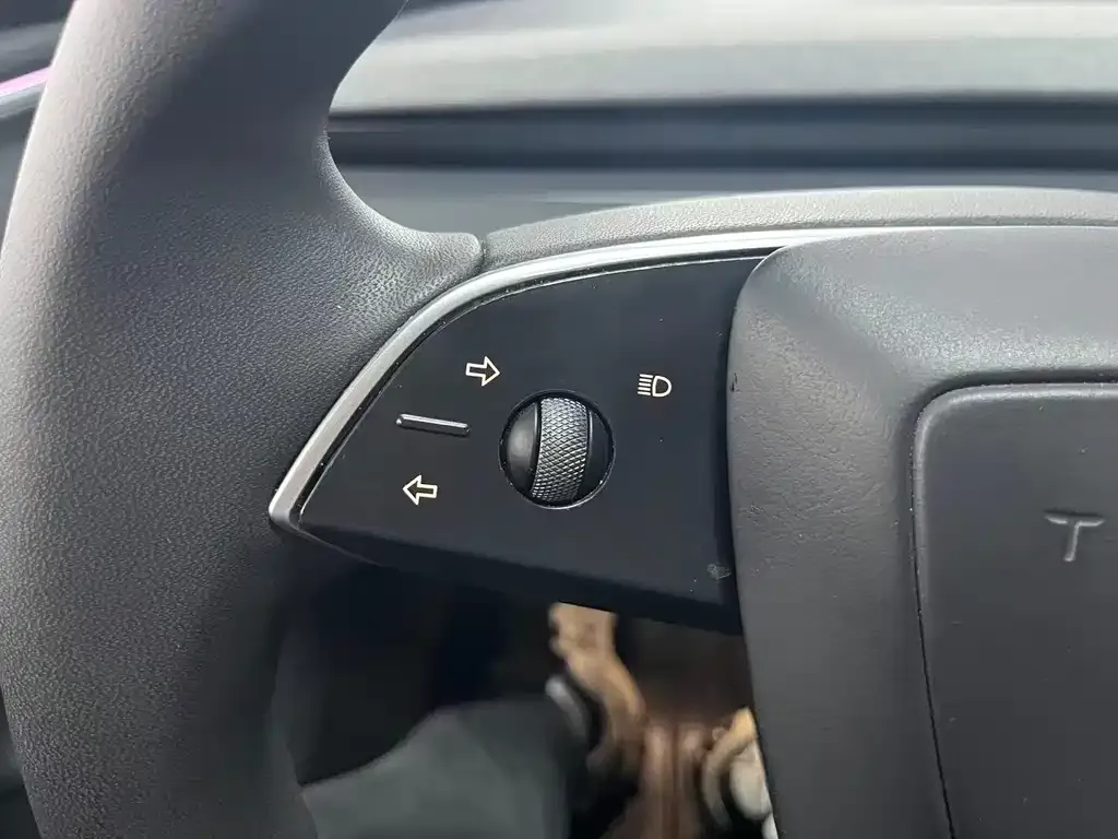 Tesla Model 3 — фото 10