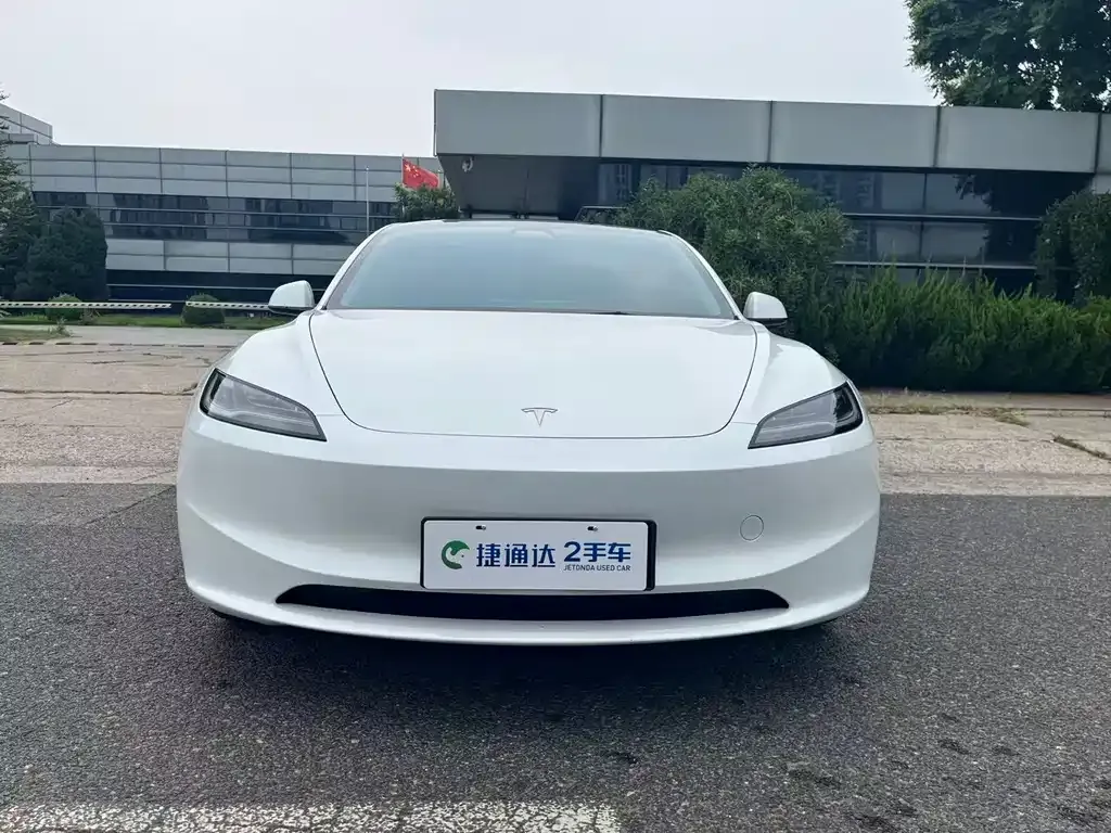 Tesla Model 3 — фото 3