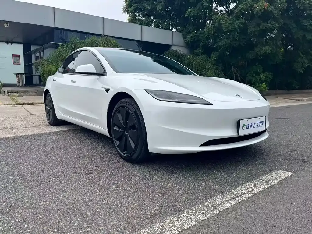 Tesla Model 3 — фото 8