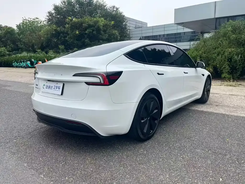 Tesla Model 3 — фото 5