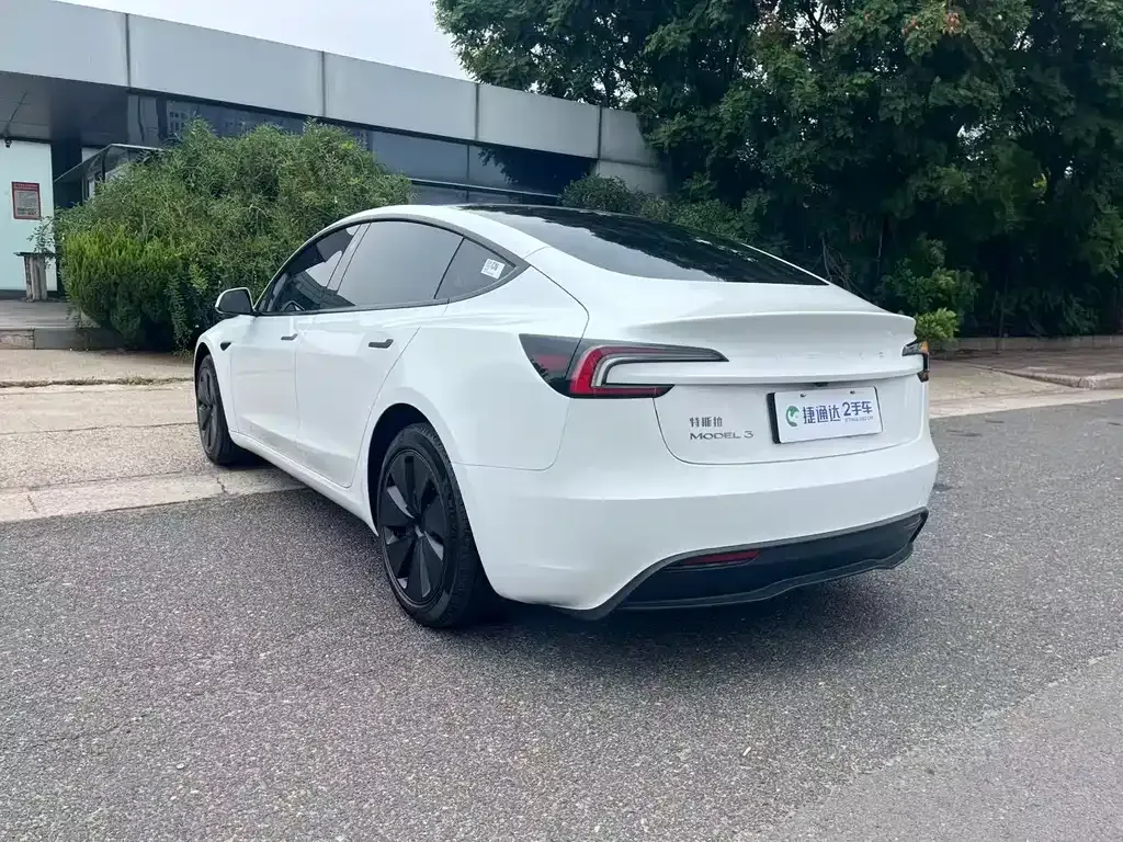 Tesla Model 3 — фото 9