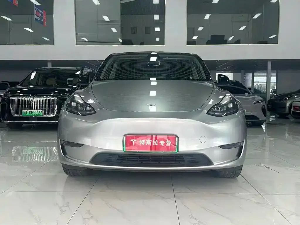 Tesla Model Y — фото 10