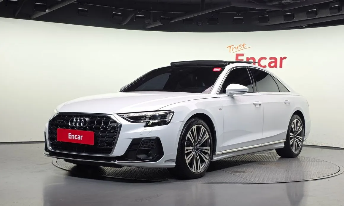 Audi A8 — фото 1