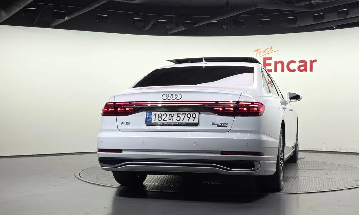Audi A8 — фото 5