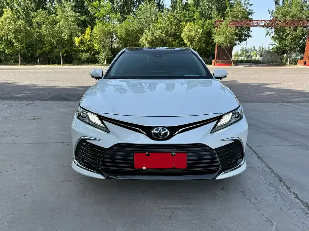 Toyota Camry — фото 10