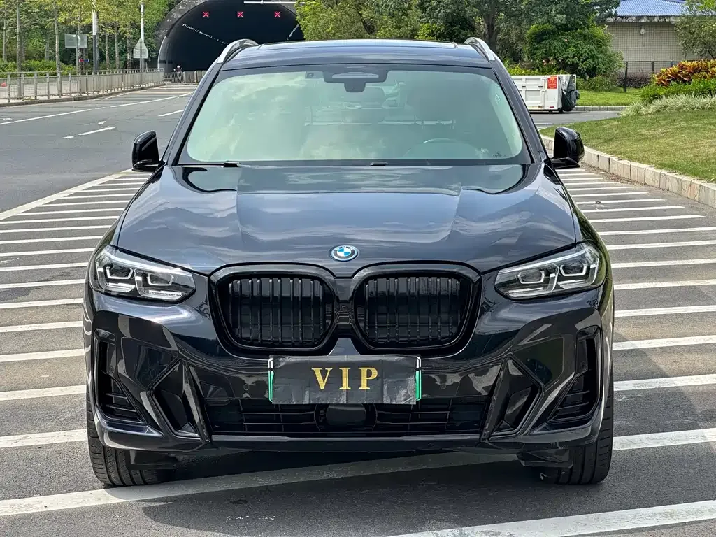 BMW iX3 — фото 1