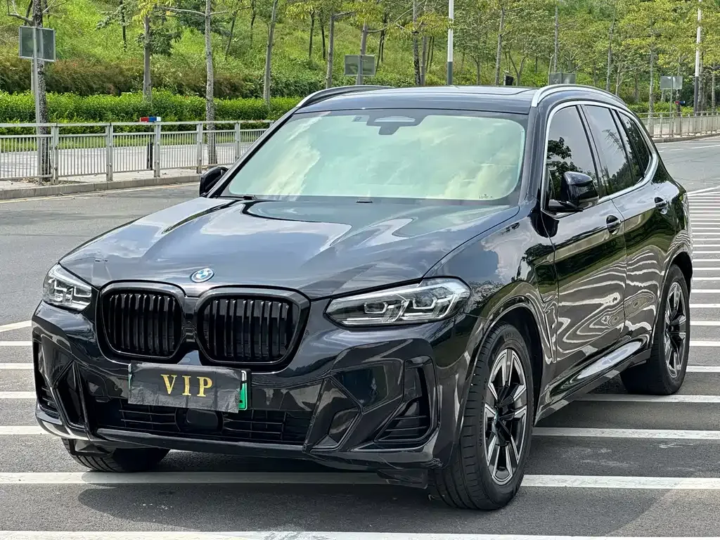 BMW iX3 — фото 8