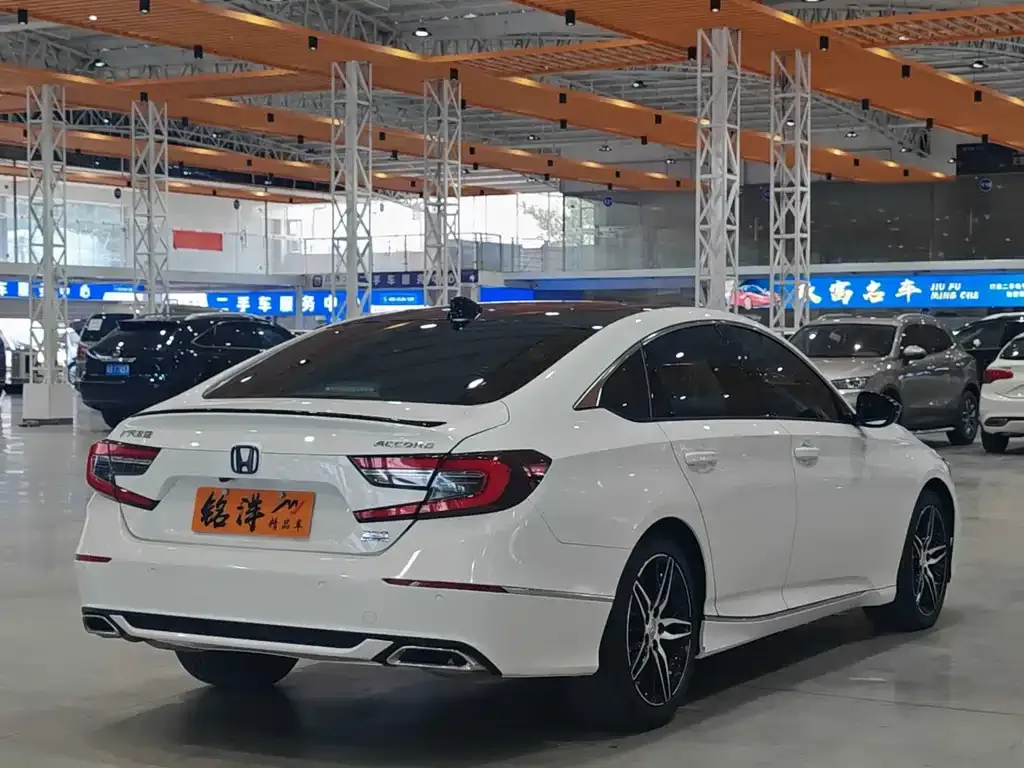 Honda Accord — фото 9