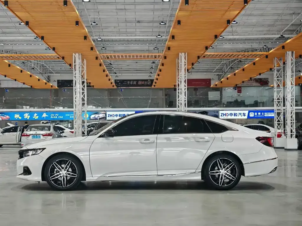 Honda Accord — фото 10