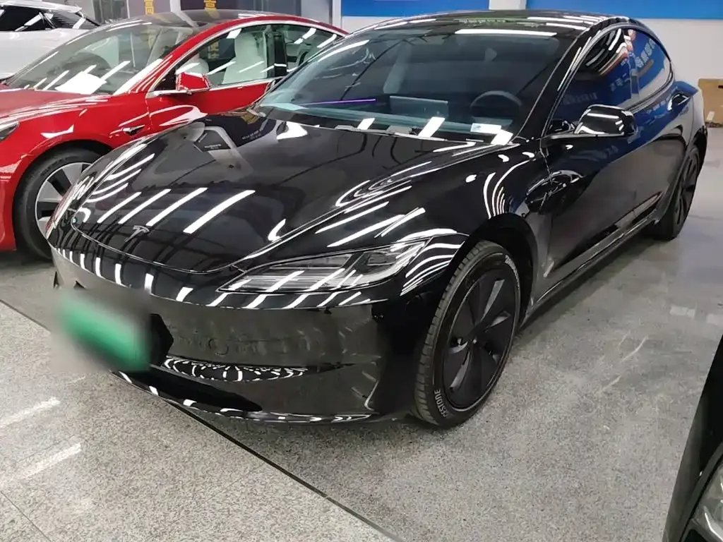 Tesla Model 3 — фото 1