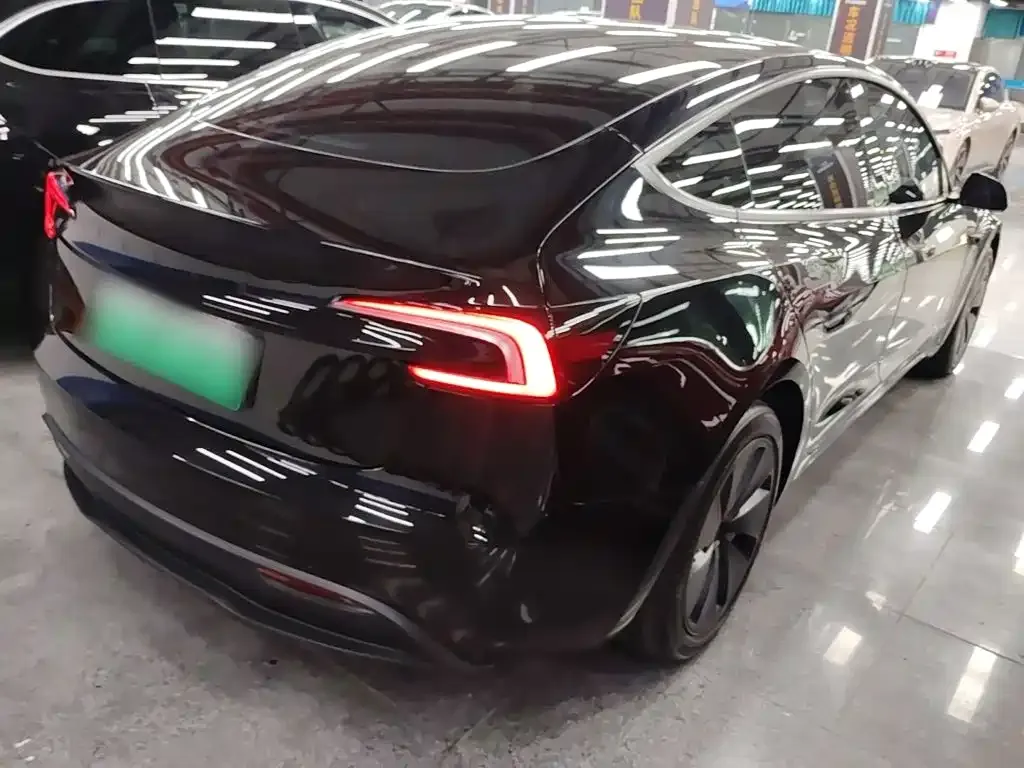 Tesla Model 3 — фото 4