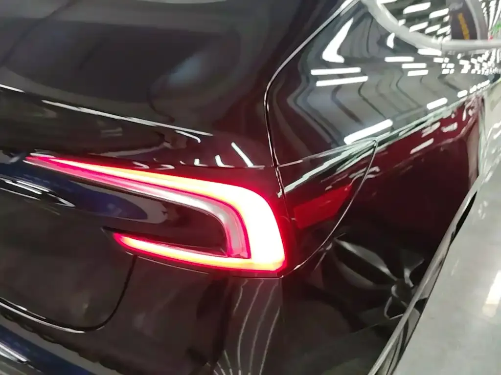 Tesla Model 3 — фото 5