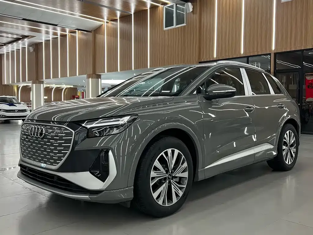 Audi Q4 e-tron — фото 1