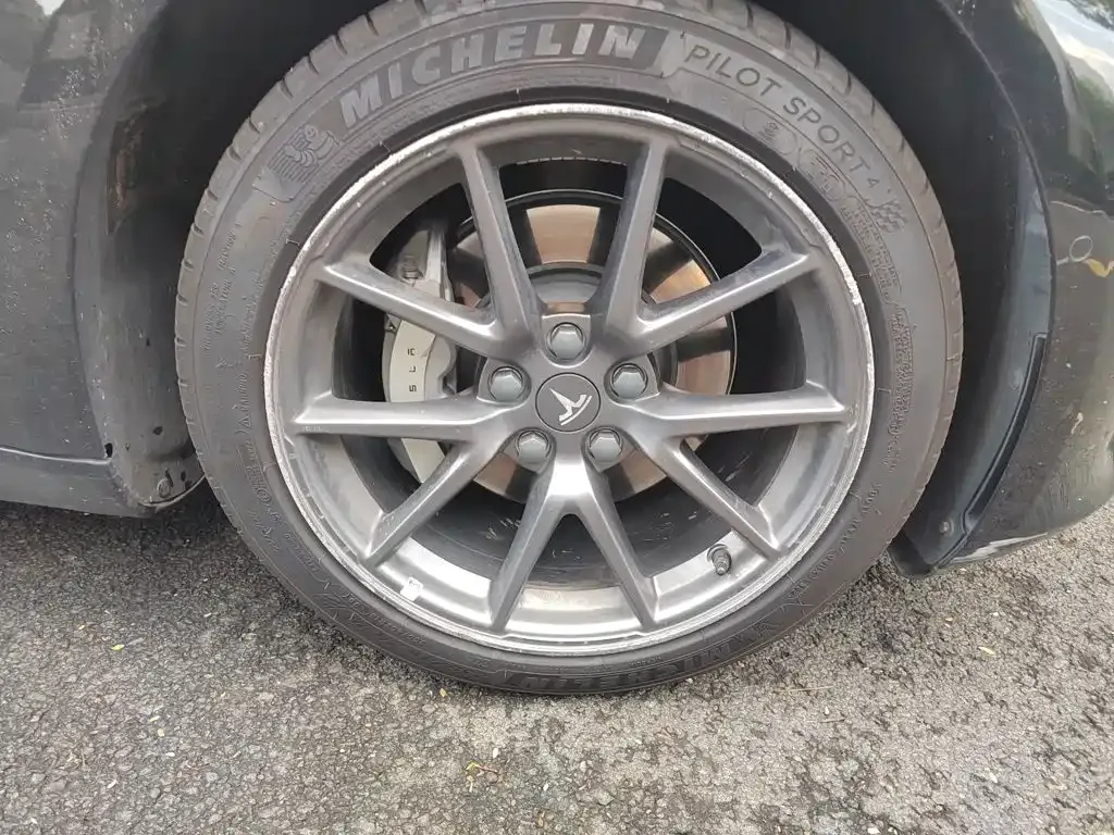 Tesla Model 3 — фото 10