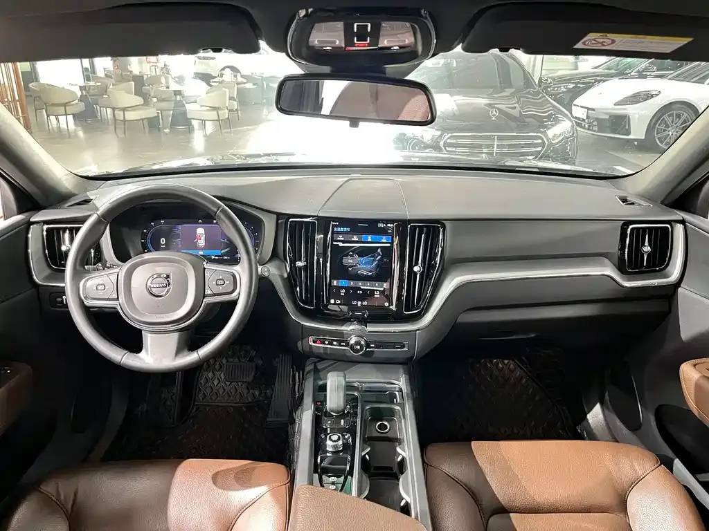 Volvo XC60 — фото 3