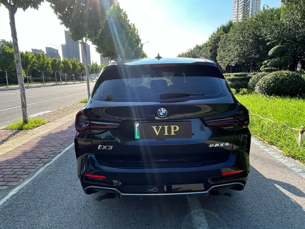 BMW iX3 — фото 6