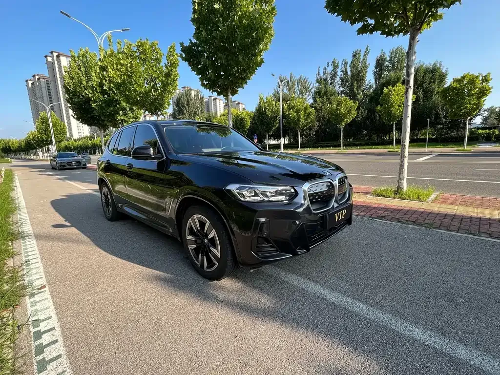 BMW iX3 — фото 9