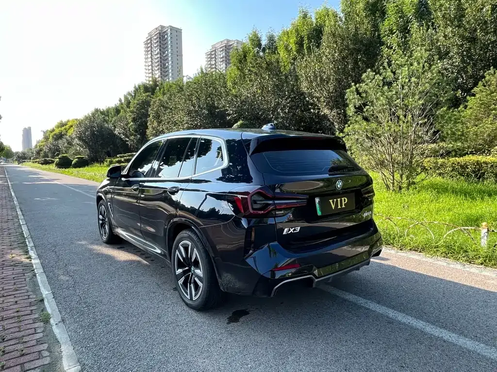 BMW iX3 — фото 10
