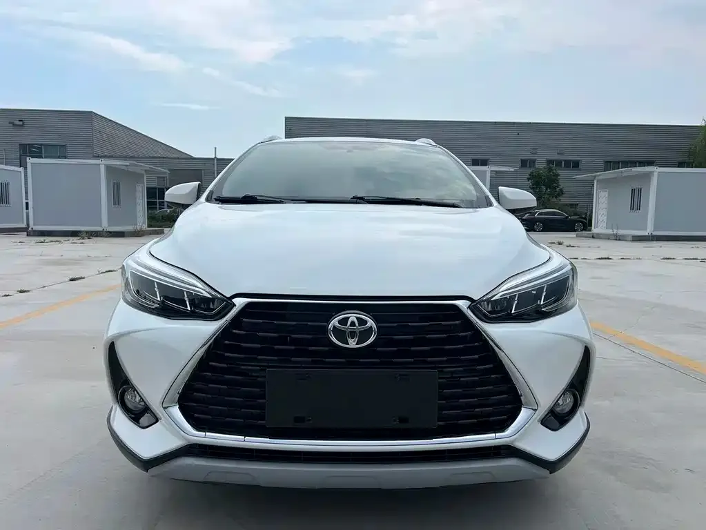 Toyota Yaris L — фото 5