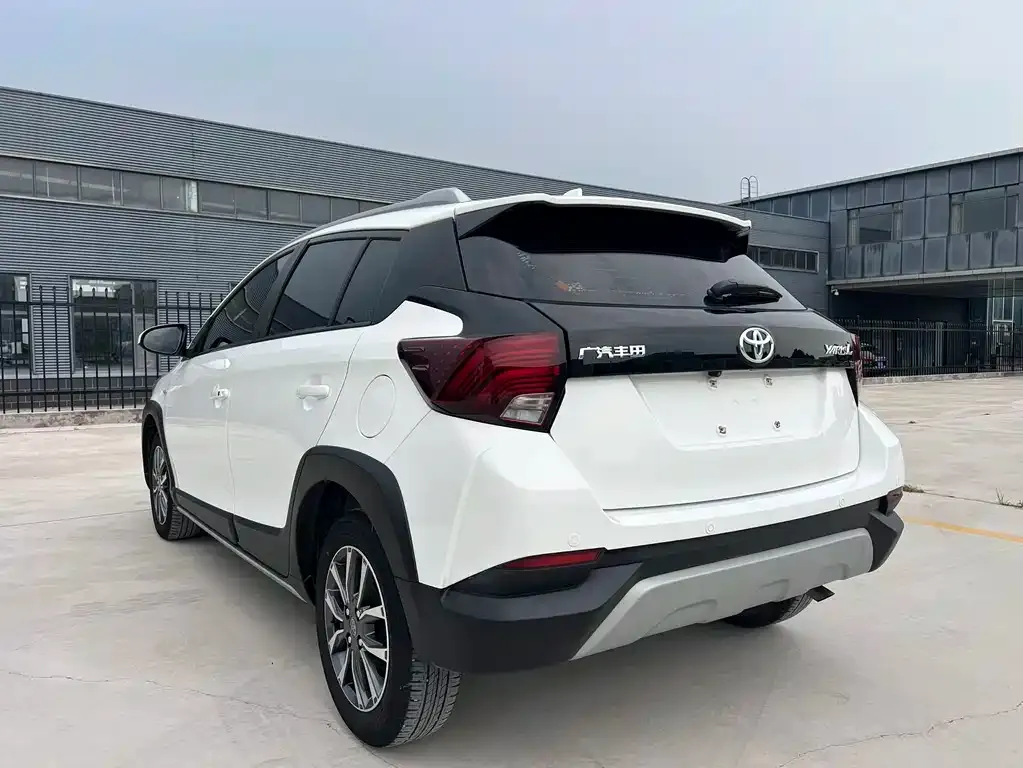 Toyota Yaris L — фото 3