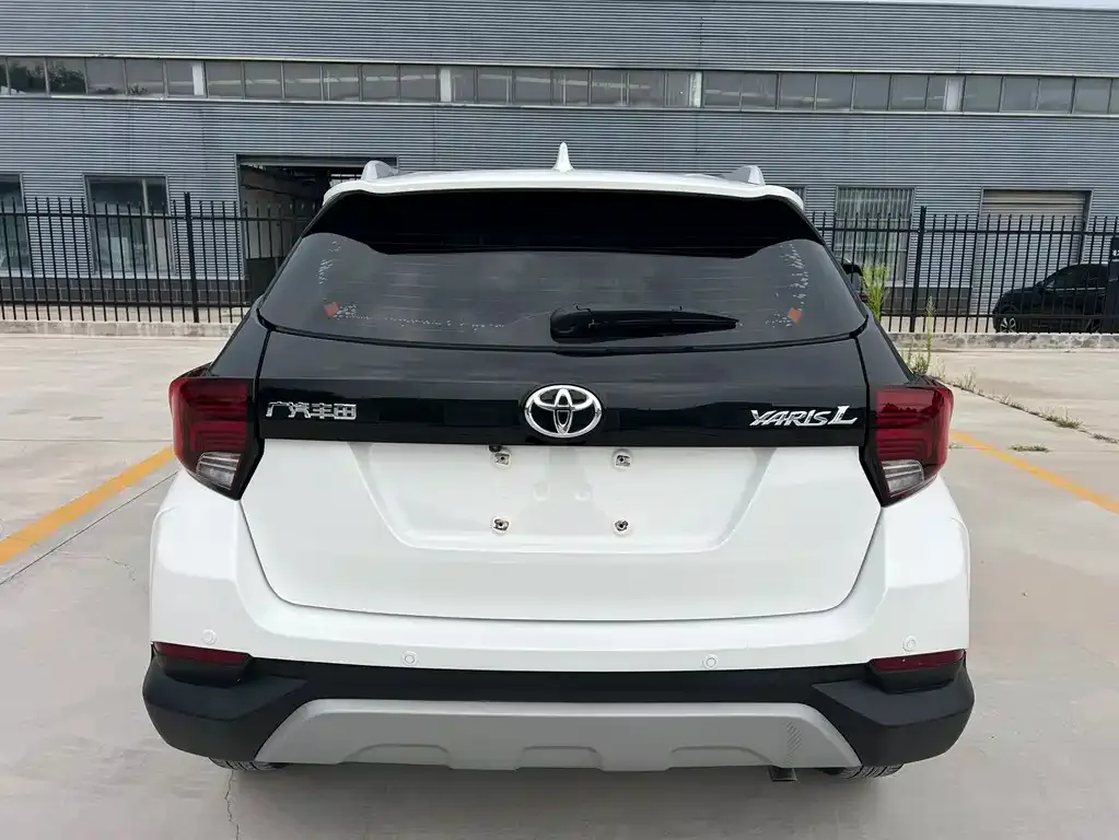 Toyota Yaris L — фото 2