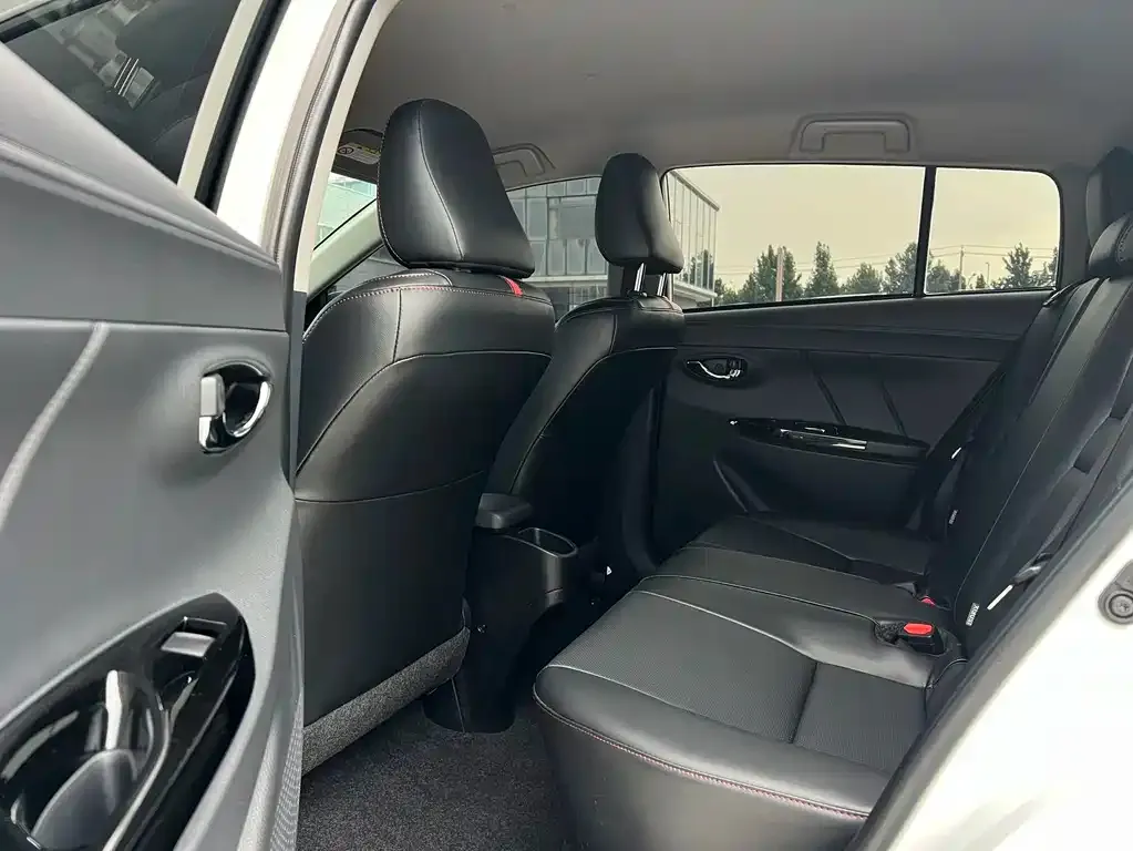 Toyota Yaris L — фото 6