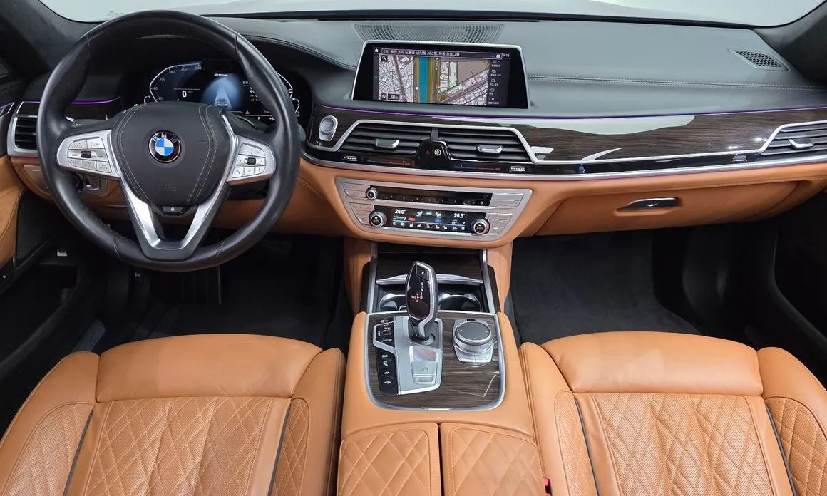 BMW 7-Series — фото 10