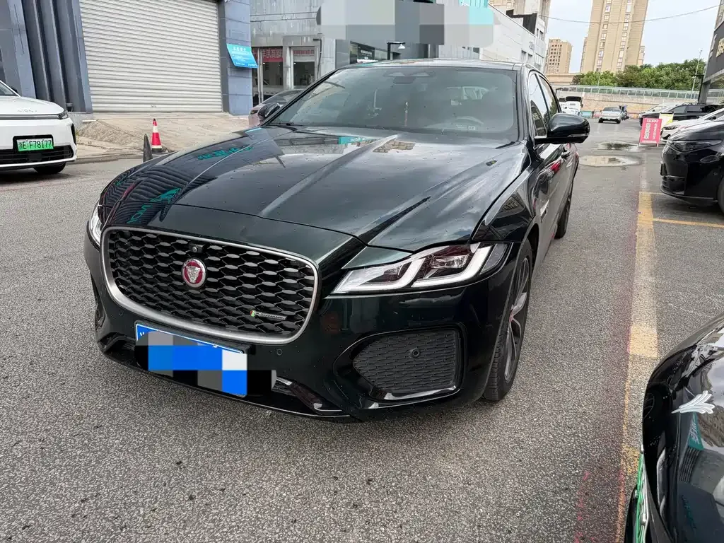 Jaguar XFL — фото 1