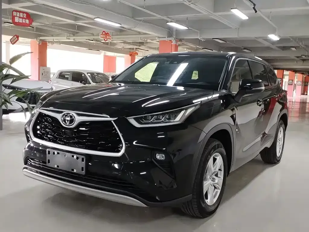 Toyota Highlander — фото 1